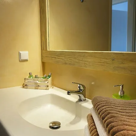 Flora Apartman Driósz